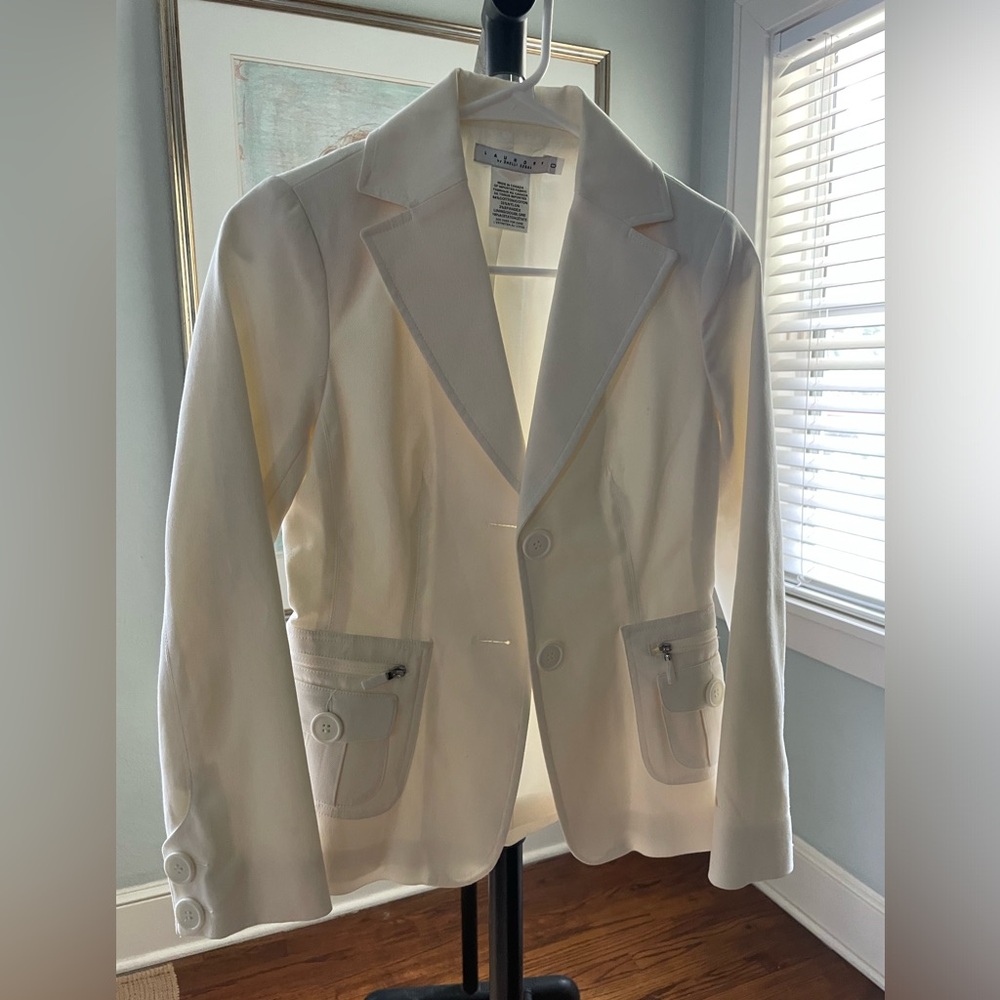 Off White Silk Jacket. Laundry by Shelli Segal. Size 0.